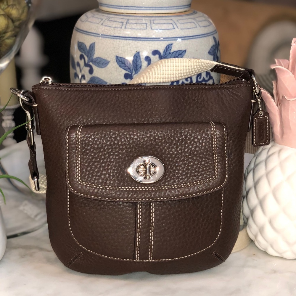 Coach Hamilton Brown pebbled leather swing pack.😎